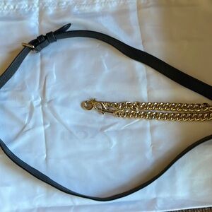 Coach cross body strap in very good condition.